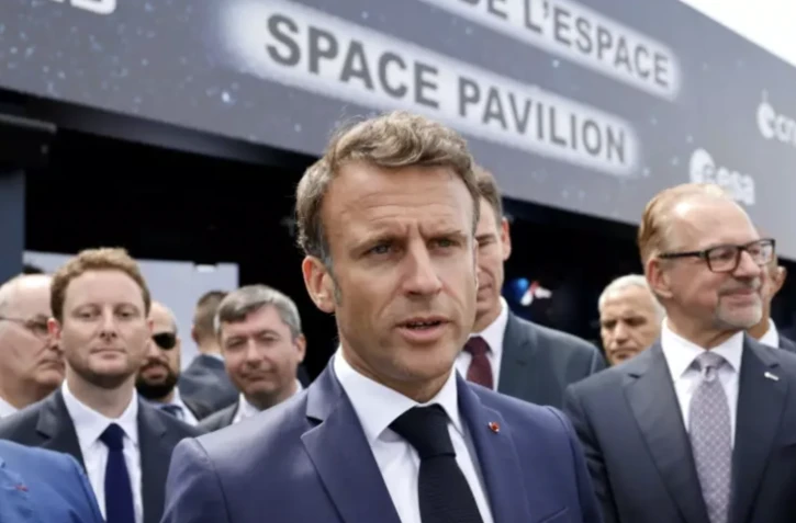 Le président Emmanuel Macron au salon du Bourget, le 19 juin 2023 ( POOL / Ludovic MARIN )