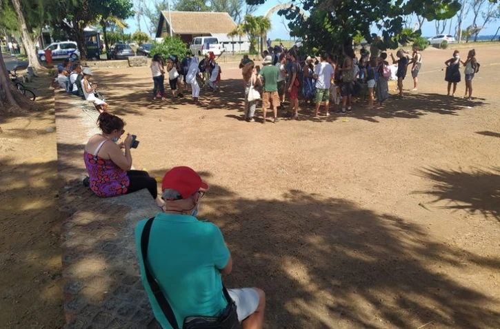 manifestation anti couvre-feu saint-pierre