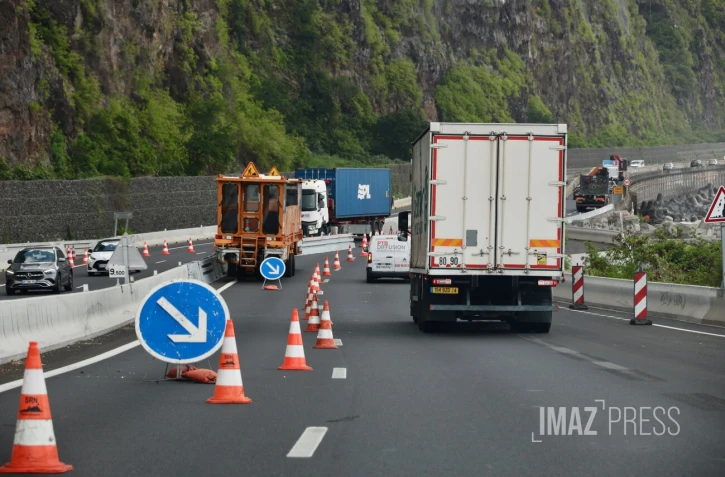 Fytia - Fortes pluies dans l'ouest - route du littoral basculée