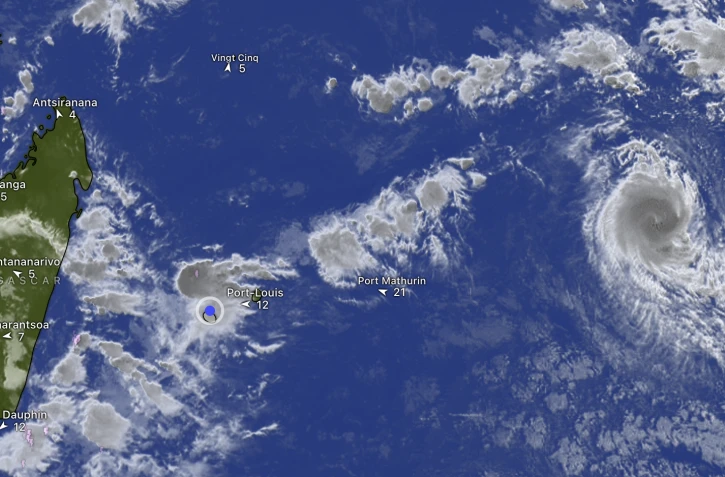 Dudzai continue de s'intensifier et pourrait passer à moins de 200km de Rodrigues d'ici dimanche
