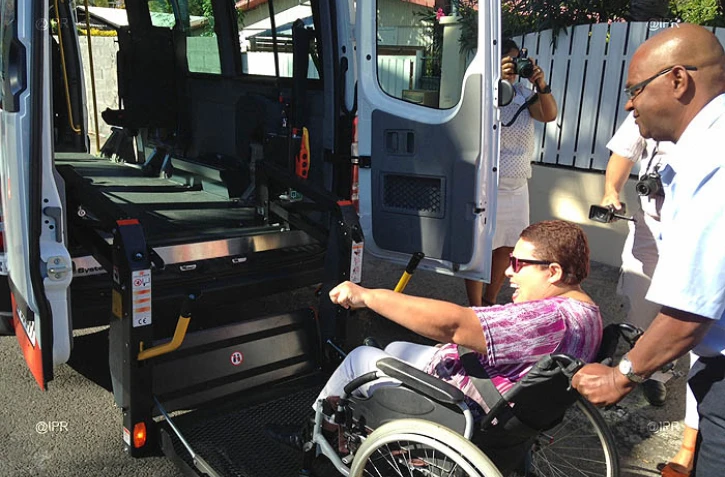 Kar\\\'ouest Mouv\\\'