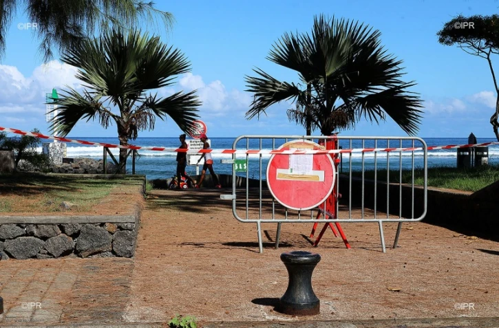plage et bar fermé