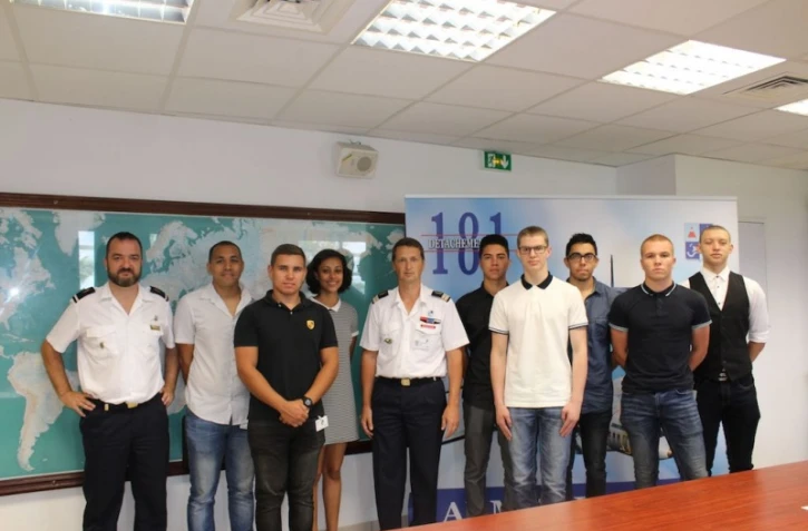 Huit réunionnais s\'engagent dans l\'armée de l\'air.