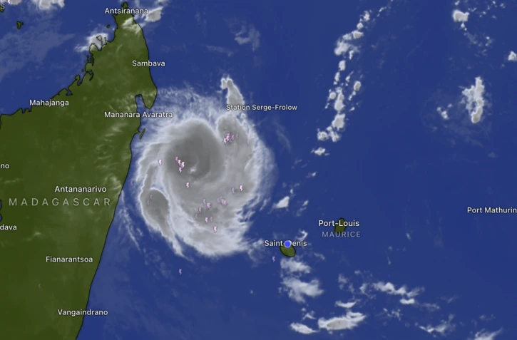 Gezani s'est intensifié au stade de cyclone tropical et menace sérieusement la côte est de Madagascar