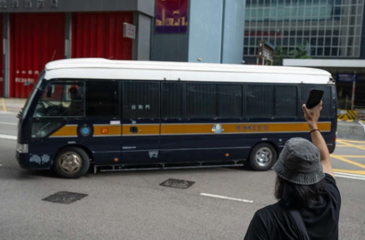 Cinq Hongkongais ont été condamnés à 19 mois de prison pour avoir publié des livres destinés aux enfants représentant les partisans pro-démocratie comme des moutons défendant leur village contre des loups, censés représenter Pékin