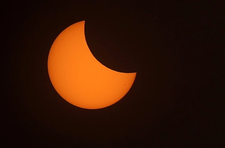Une éclipse partielle de Soleil, le 25 octobre 2022 à Koweit City
