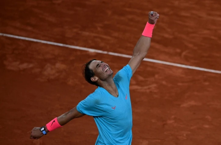 L'Espagnol Rafael Nadal jubile après sa victoire sur le Serbe Novak Djokovic en finale de Roland-Garros, le 11 octobre 2020 