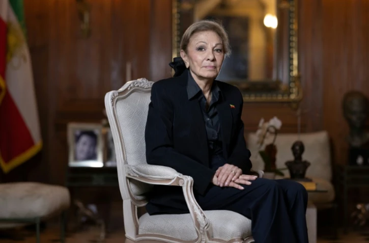 La veuve de l'ex-chah d'Iran, Farah Pahlavi, chez elle à Paris, le 20 janvier 2025