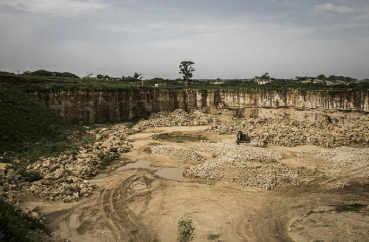 Une carrière qui alimente une cimenterie a partiellement détruit la forêt de Bandia au Sénégal, comme le montre cette photo du 25 septembre 2019.