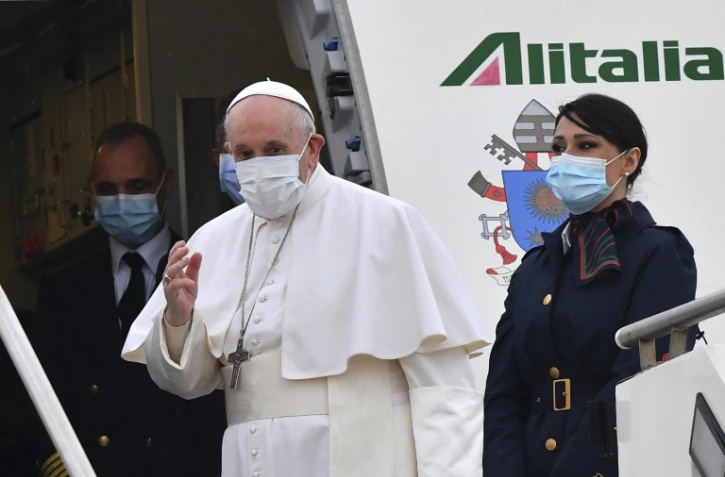 Le pape François embarque à bord d'un avion à destination de l'Irak, le 5 mars 2021 à Rome