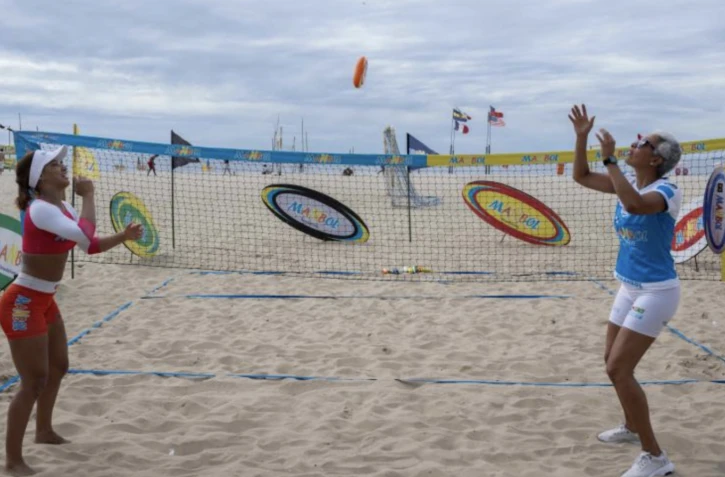 Au Brésil, le jet de mangues a été élevé au rang de sport et le Manbol fait quelque 2000 adeptes dans le pays. - PHOTO AFP