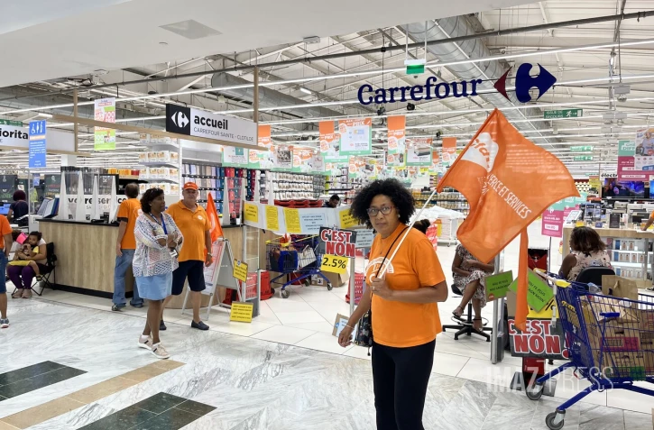 Grève Salariés de Carrefour Sainte-Clothilde