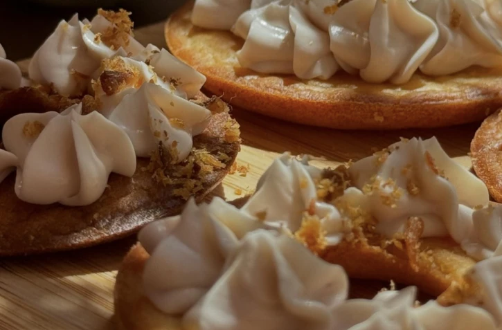 Un très vieux bateau, bloqués dans l'espace, boulangerie canine