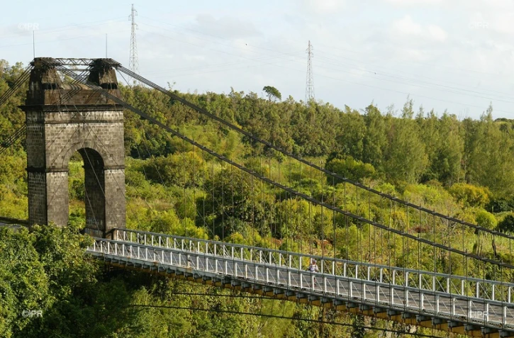 pont de la rivière de l'est 