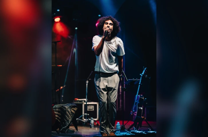 Théâtre des Sables : Tias de retour sur scène le 17 avril, accompagné de 25 artistes