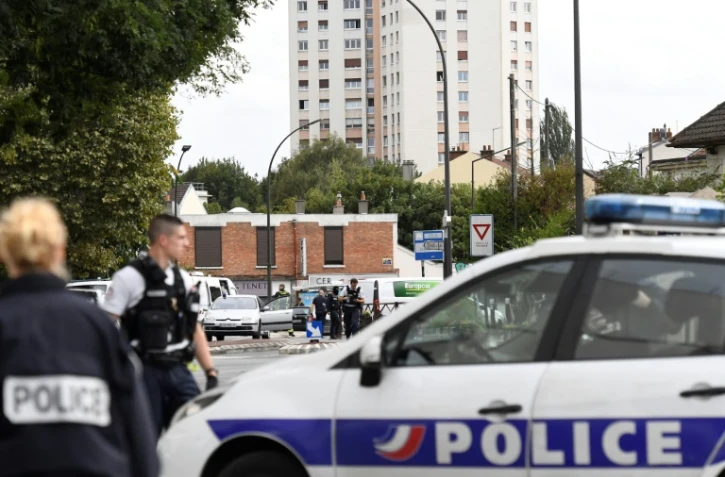 Intervention de la police après la découverte d'un laboratoire clandestin d'explosifs, le 6 septembre 2017 à Villejuif, près de Paris
