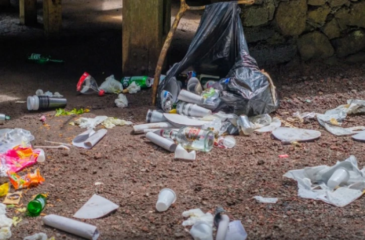 Maloyab, makot piknik, route du volcan, déchets