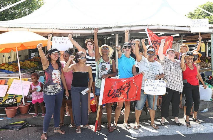 Grève au marché 24/24
