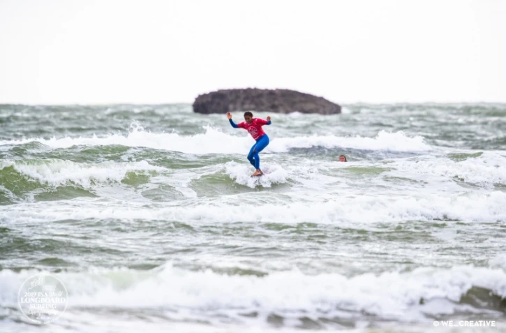  Mondiaux de longboard à Biarritz: Alice Lemoigne se qualifie pour le troisième tour