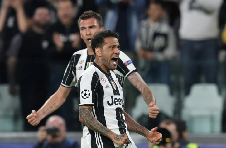 Les deux buteurs de la Juventus face à Monaco Mario Mandzukic et Dani Alves, en demi-finale retour de Ligue des champions, le 9 mai 2017 à Turin