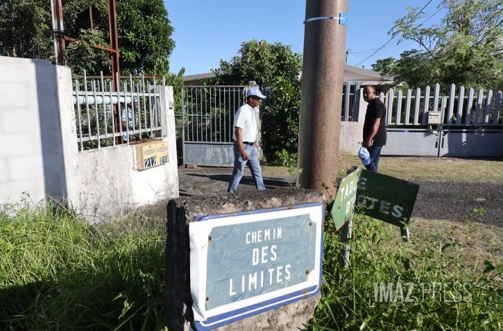 jean-marie virapoulle fait du porte à porte à la riviere du mat les bas