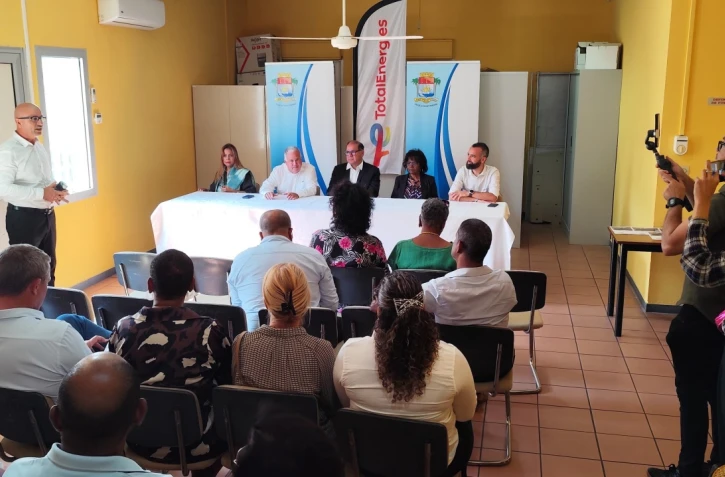 Saint-Pierre : lancement du chantier des ombrières photovoltaïques du Marché de Gros