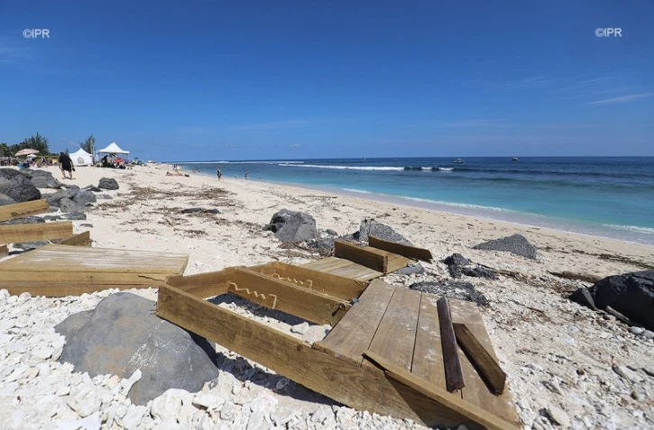 reste de paillotes plage des brisants 