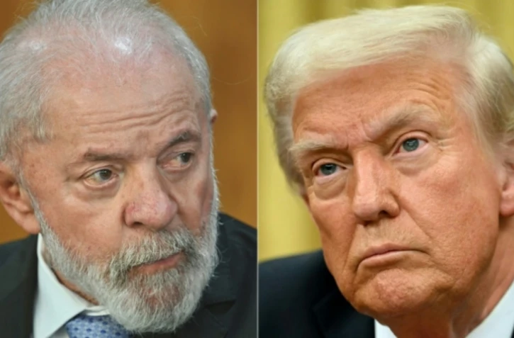 Montage photo montrant le président brésilien Lula (gauche) à Brasilia le 29 janvier 2025, et le président américain Donald Trump dans le Bureau ovale de la Maison Blanche, à Washington, le 10 février 2025 ( AFP / EVARISTO SA )