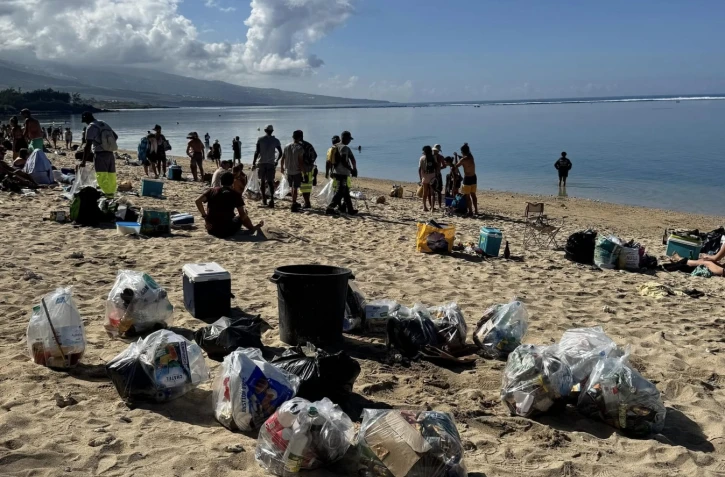 Saint-Paul : après les fêtes l'heure est au nettoyage des plages de l'Ouest