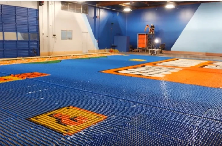 robot fresque dominos