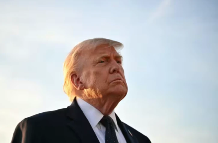 Le président américain Donald Trump à l'aéroport d'Orly, en France, le 17 juin 2026 ( AFP / Mandel NGAN )