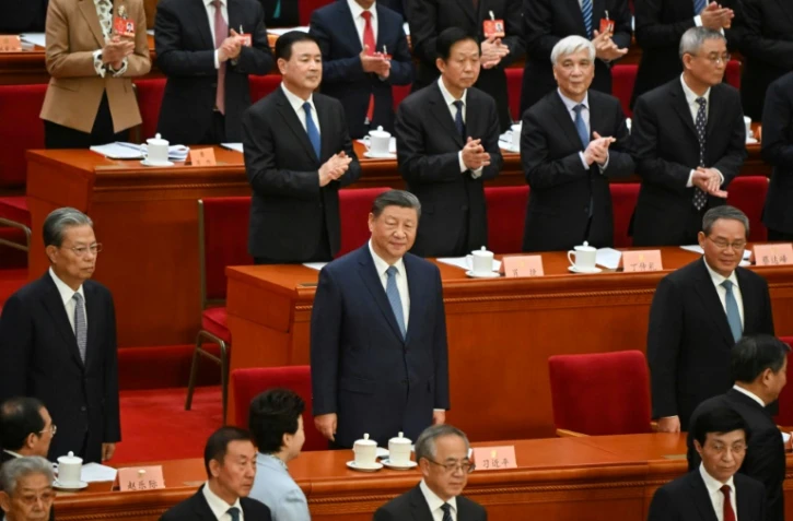 Le président chinois Xi Jinping (c) à l'ouverture de la Conférence consultative politique du peuple chinois (CCPPC) au Grand Hall du peuple à Pékin, le 4 mars 2025