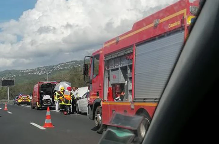 collision, voiture, moto, La Possession, quatre voies, embouteillage, bouchon