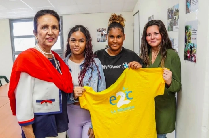 Huguette Bello visite l'école de la seconde chance 