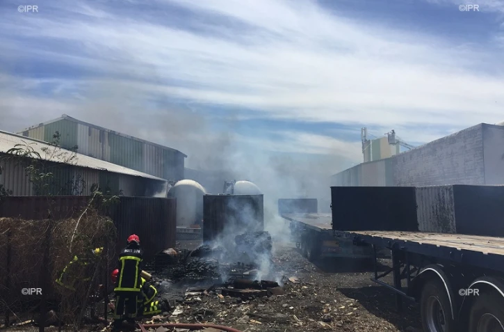Incendie dans un entrepôt de cambaie