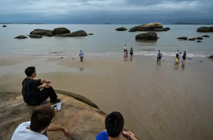 La plage de Xiamen en Chine, tout près d'une île contrôlée par Taïwan, le 3 août 2022