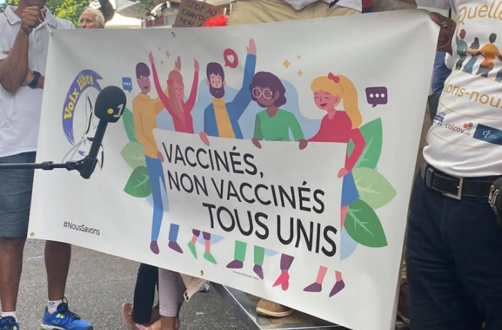 24juillet manifestation saint-denis anti restrictions sanitaires et obligation vaccinale