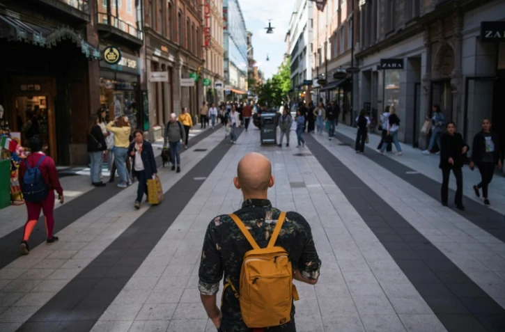 Dans une rue piétonne de Stockholm, le 29 mai 2020