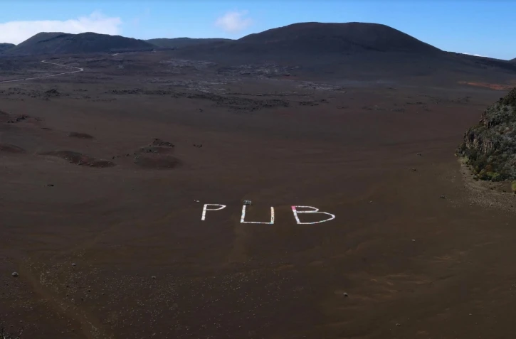Piton de la Fournaise : une action anti pub à la Plaine des Sables