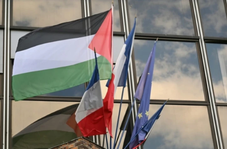 Le drapeau palestinien sur la mairie de Malakoff, dans les Hauts-de-Seine, le 21 septembre 2025 ( AFP / Bertrand GUAY )