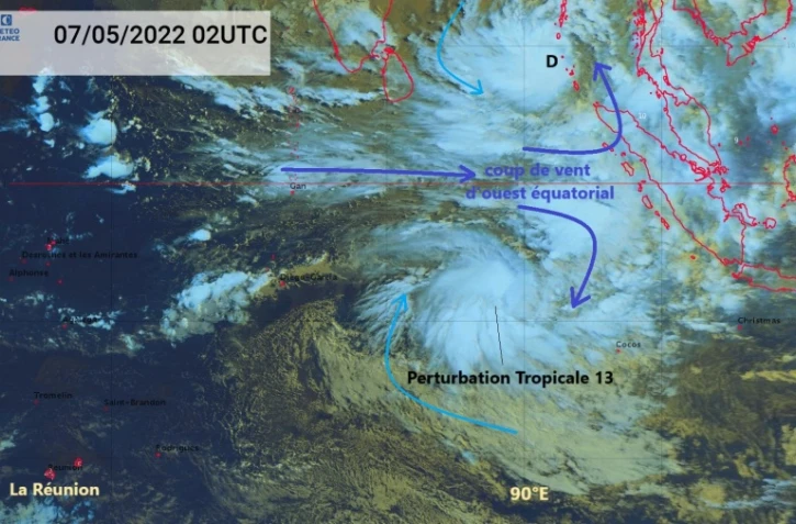 Un 13ème système dépressionnaire en formation, "hors saison cyclonique"