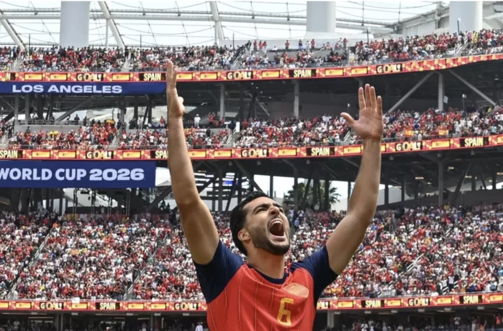  Le milieu espagnol Mikel Merino célèbre son but décisif face à la Belgique, à Los Angeles, le 10 juillet 2026 