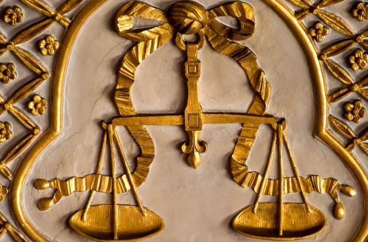 Une photo montre une balance symbolisant la justice. Crédit : Philippe HUGUEN / AFP