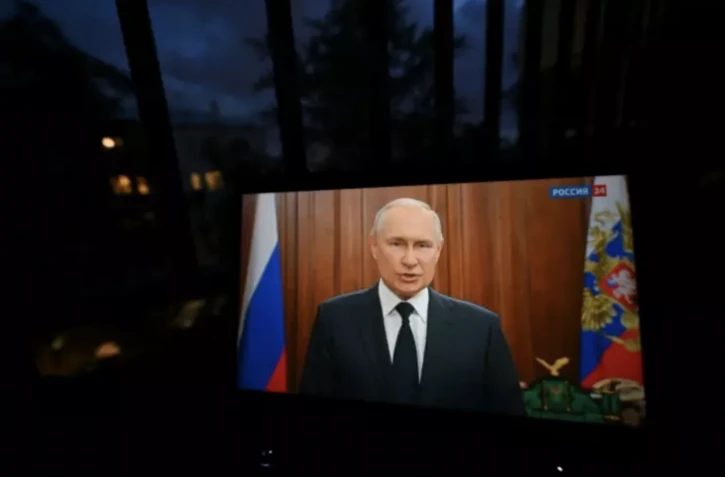 Vladimir Poutine s'adresse à la nation russe à la télévision d'Etat, le 26 juin 2023 au soir à Moscou ( AFP / NATALIA KOLESNIKOVA )