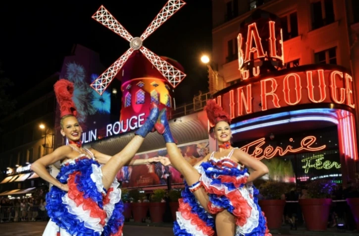 Inauguration des nouvelles voiles du moulin à vent du théâtre du Moulin Rouge à Paris le 5 juillet 2024 ( AFP / Bertrand GUAY )