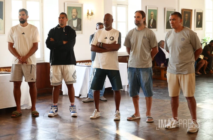 Handball : la ville de Saint-Pierre reçoit plusieurs médaillés d'or