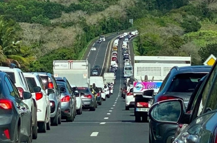 Sainte-Suzanne : 3 km de bouchon en direction de Saint-Denis