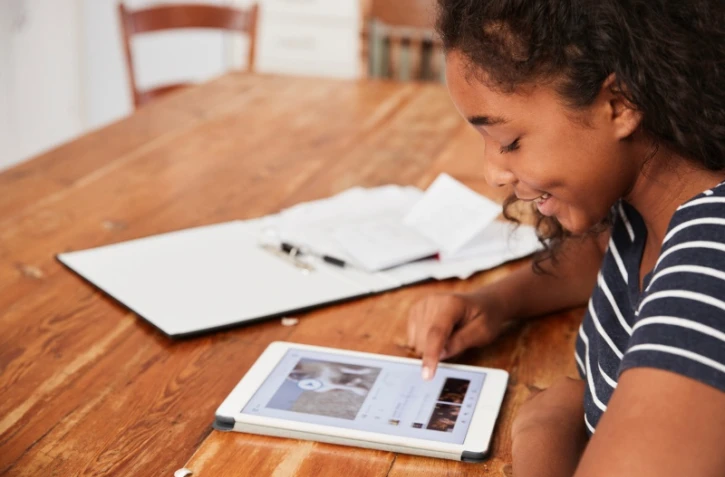 Le Département met à disposition des tablettes pour les collégiens boursiers