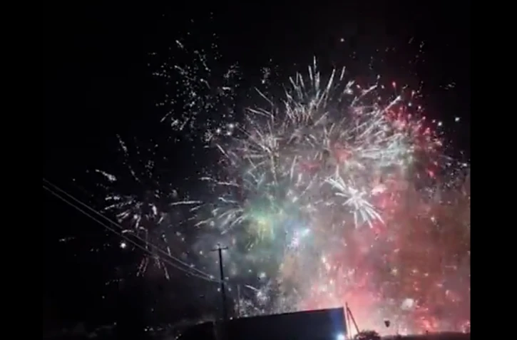 Canada : un accident de la route provoque un feu d'artifice