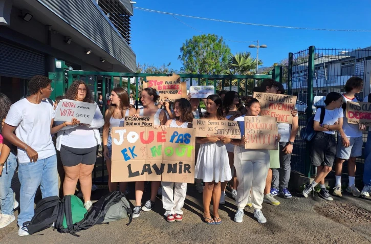 Grève lycée Roland Garros au Tampon